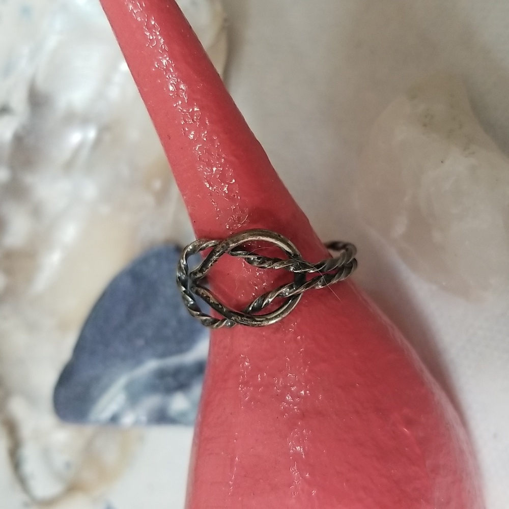 🌚LOVE KNOT RING